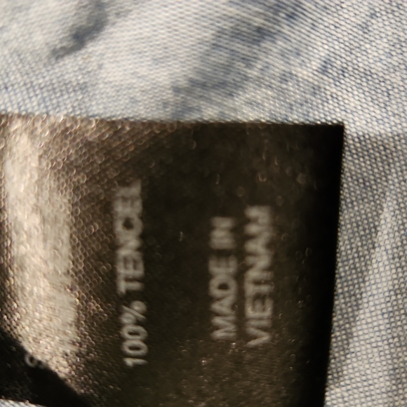 🌴 2 for $40 sale 🌴 DRESS - Super cute ladies lightweight denim dress. Must see - Picture 10 of 13